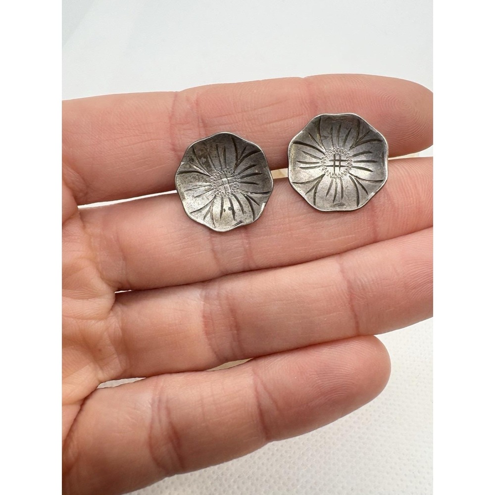 Vintage Sterling Silver Floral‎ Screw Back Earrings Hand Engraved 925 3.7g Domed